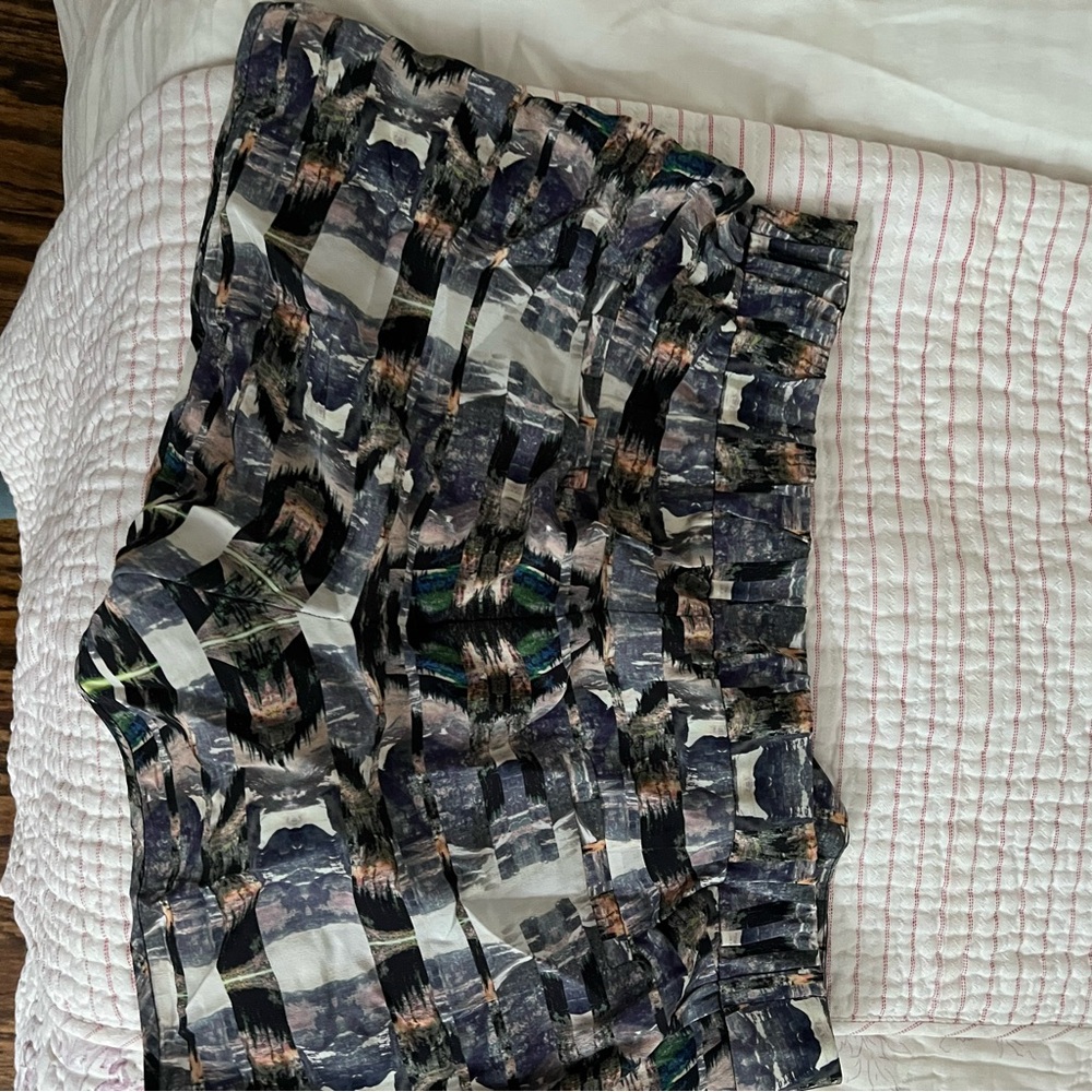 Intermix Shorts, size small - Picture 3 of 4
